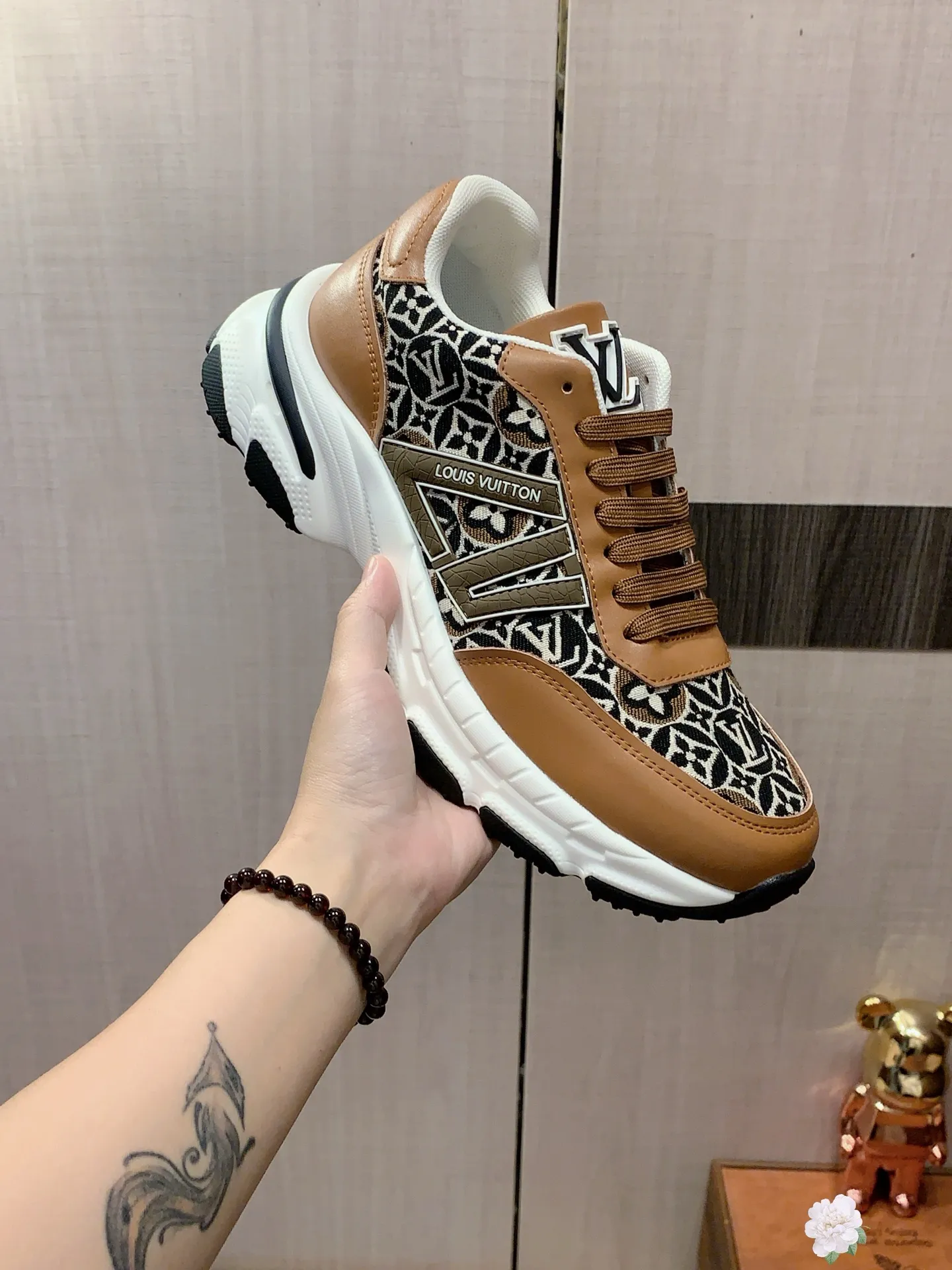 Men's Men's Shoes 💰460💰💰🎩🎩[Lightning][Lightning] "Lv*" The latest and most popular casual shoes, top brands [Seduce] Luxury ~ Purchasing Agency, Top ~ Quality. [Strong] The upper is made of imported breathable cowhide with material ➕ breathable sheepskin feet (•) and fine workmanship. The original stylish and stylish soft rubber wear-resistant and non-slip outsole is light and comfortable on the feet. The real thing looks better when photographed in person. 111: code: 38-44, 3️⃣ colors selected